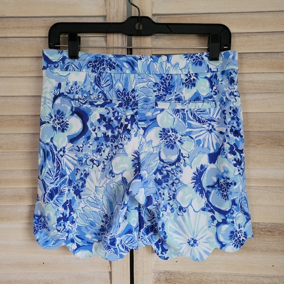 Lilly Pulitzer Blue White Floral Scalloped Strech Shorts Size 4 - Picture 4 of 10